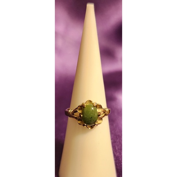 Jewelry - Vintage 10K Gold Filled Green  Cabochon Scalloped Floral Ring Size 5.25 3g